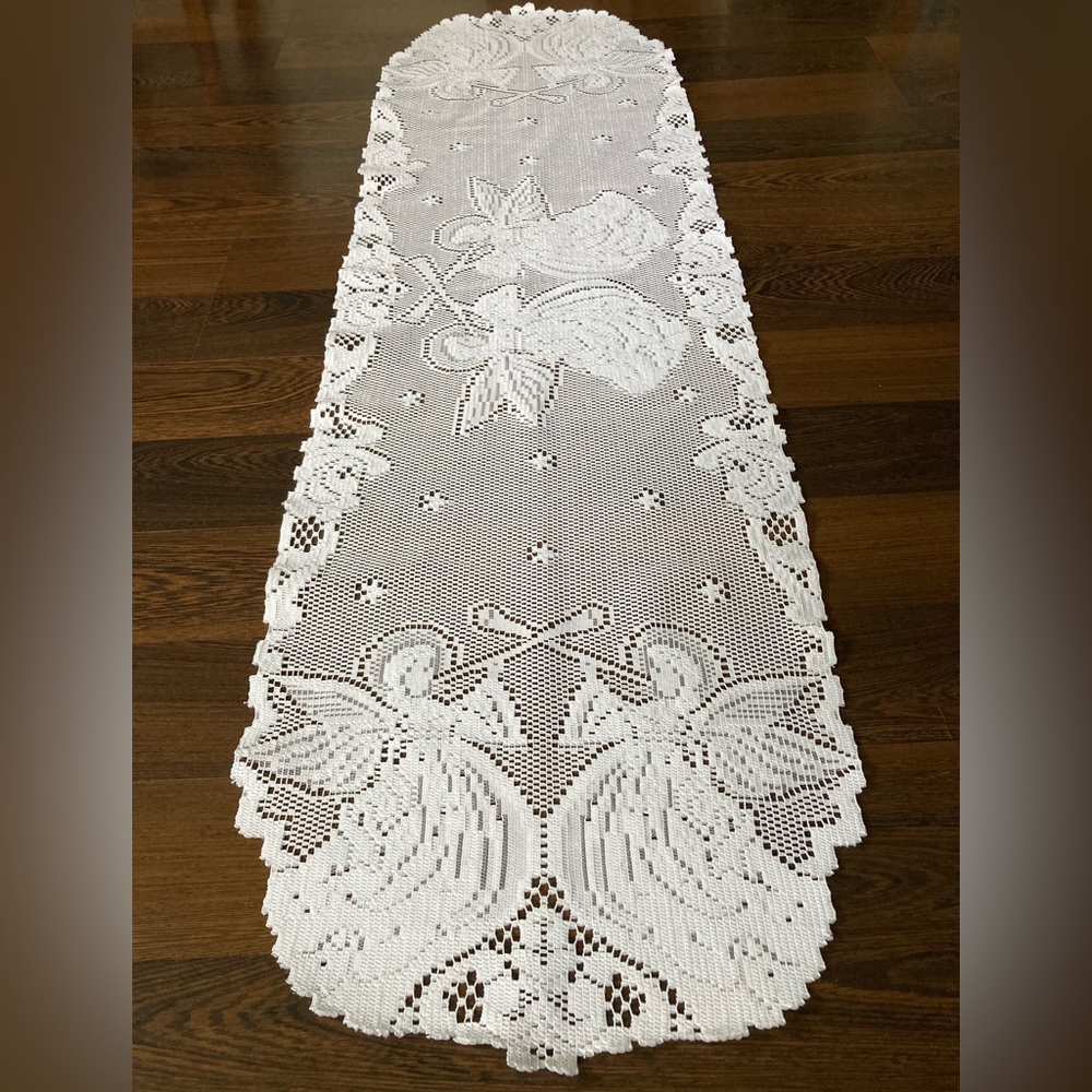 Heritage Lace Angels Lace Table Runner - Glorious Angles Christmas Trumpets